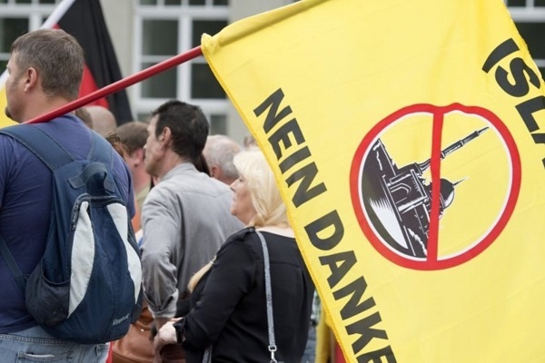 رشد اسلام هراسی در آلمان به تخریب قبرستان رسیده است رشد اسلام هراسی در آلمان به تخریب قبرستان رسیده است