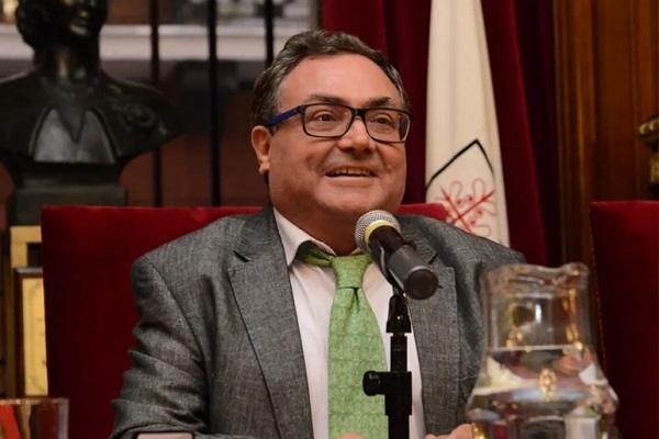 خوزه میگل پوئرتا، استاد تاریخ هنر در دانشگاه گرانادا (غرناطه) اسپانیا خوزه میگل پوئرتا، استاد تاریخ هنر در دانشگاه گرانادا (غرناطه) اسپانیا