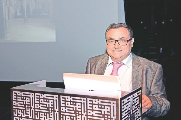 خوزه میگل پوئرتا، استاد تاریخ هنر در دانشگاه گرانادا (غرناطه) اسپانیا خوزه میگل پوئرتا، استاد تاریخ هنر در دانشگاه گرانادا (غرناطه) اسپانیا