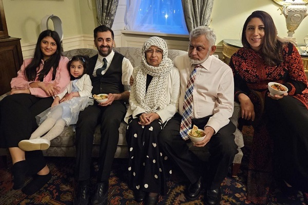 در باب شگفتیهای اولین نخستوزیر مسلمان اسکاتلند در باب شگفتیهای اولین نخستوزیر مسلمان اسکاتلند