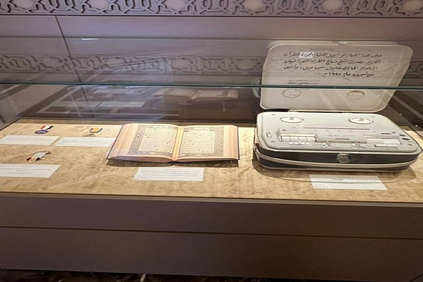 مجمع قرآن کریم در شارجه میزبان آثار و وسایل قاری حافظ خلیل اسماعیل مجمع قرآن کریم در شارجه میزبان آثار و وسایل قاری حافظ خلیل اسماعیل
