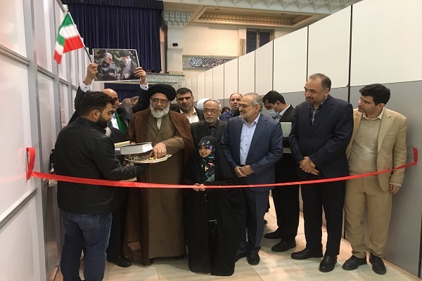 گرامیداشت روز جمهوری اسلامی و افتتاح مردمی نمایشگاه قرآن + فیلم گرامیداشت روز جمهوری اسلامی و افتتاح مردمی نمایشگاه قرآن + فیلم