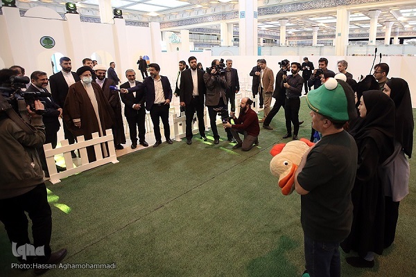 بازدید رئیس جمهور از نمایشگاه قرآن + عکس بازدید رئیس جمهور از نمایشگاه قرآن + عکس