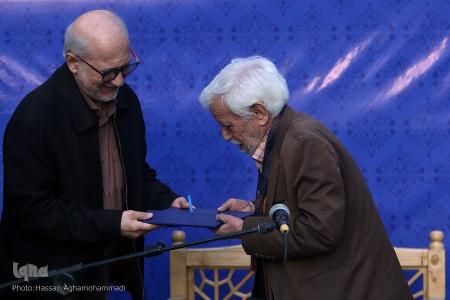 تجلیل از پیشکسوت گمنام و طرح مطالبهای جدی در نهمین دیدار نوروزی جامعه قرآنی تجلیل از پیشکسوت گمنام و طرح مطالبهای جدی در نهمین دیدار نوروزی جامعه قرآنی