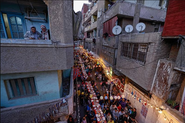 حضور 5000 نفر در بزرگترین مراسم افطار مصر + تصاویر