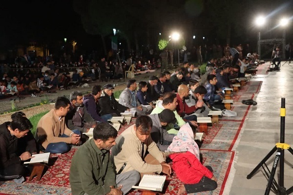 حضور قاری مصری در آرامگاه فردوسی + عکس حضور قاری مصری در آرامگاه فردوسی + عکس