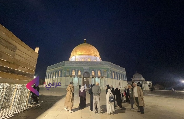 هشدارها در داخل اسرائیل درباره عواقب تنش در مسجد الاقصی/جوانان فلسطین در جوار مسجد نماز صبح را اقامه کردند هشدارها در داخل اسرائیل درباره عواقب تنش در مسجد الاقصی/جوانان فلسطین در جوار مسجد نماز صبح را اقامه کردند