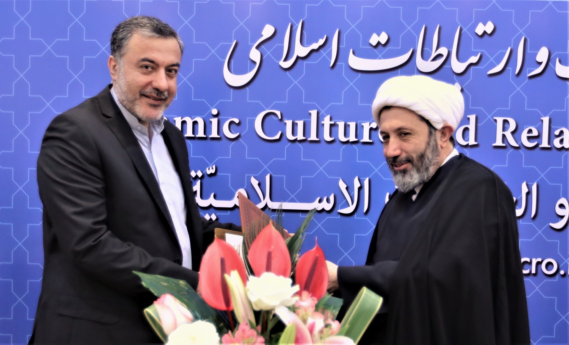 تقدیر از تلاش‌ها و خدمات رایزن فرهنگی ایران در باکو