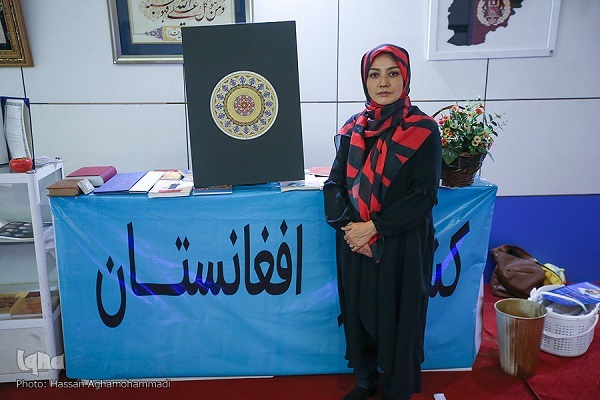 چهارشنبه//تذهیب حدیث «اِنَّ الْحُسین مِصباحُ الْهُدی» نقطه جهش و معروفیتم بود چهارشنبه//تذهیب حدیث «اِنَّ الْحُسین مِصباحُ الْهُدی» نقطه جهش و معروفیتم بود