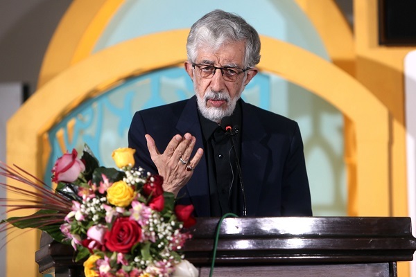 اخذ استادی در ادبیات بدون درک قرآن ممکن نیست