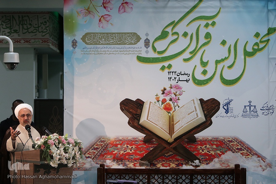 مهمترین وظیفه متولیان جامعه در برابر آسیب‌های اجتماعی تبیین آموزه‌های اسلامی و قرآنی است