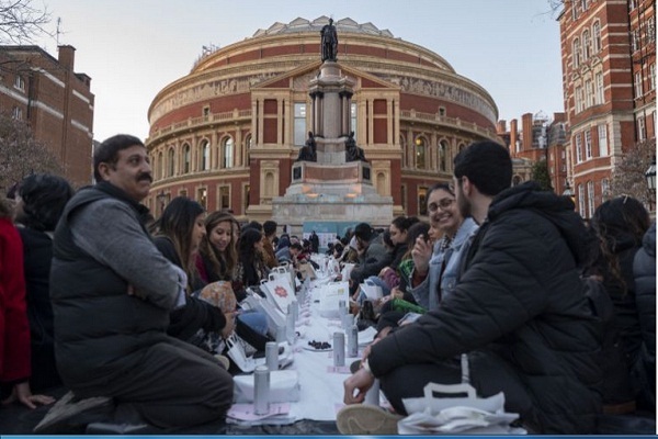 مسلمانان انگلستان و لذت افطار در اماکن تاریخی مسلمانان انگلستان و لذت افطار در اماکن تاریخی