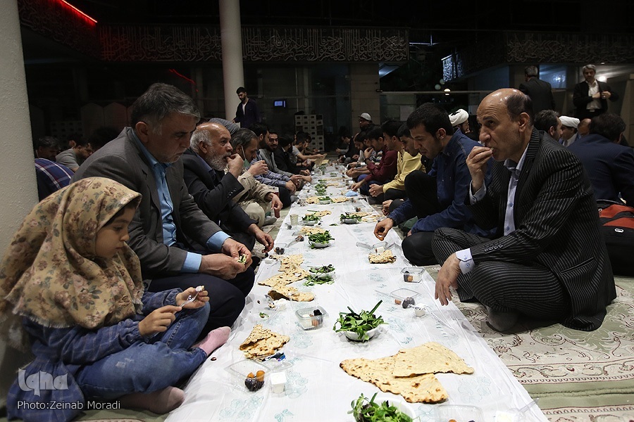 10 فرمان خداوند که آبادکننده زمین است 10 فرمان خداوند که آبادکننده زمین است