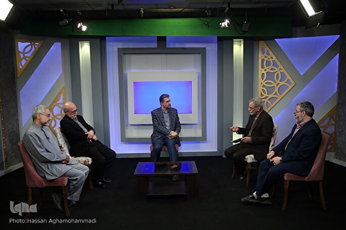 نامفهنشست «بررسی الزام یا عدم الزام رعایت فصاحت عربی در آموزش عمومی قرآن»وم شدن خوانش قرآن با اصرار بر ادای مخارج حروف از سوی غیر عرب‌زبان