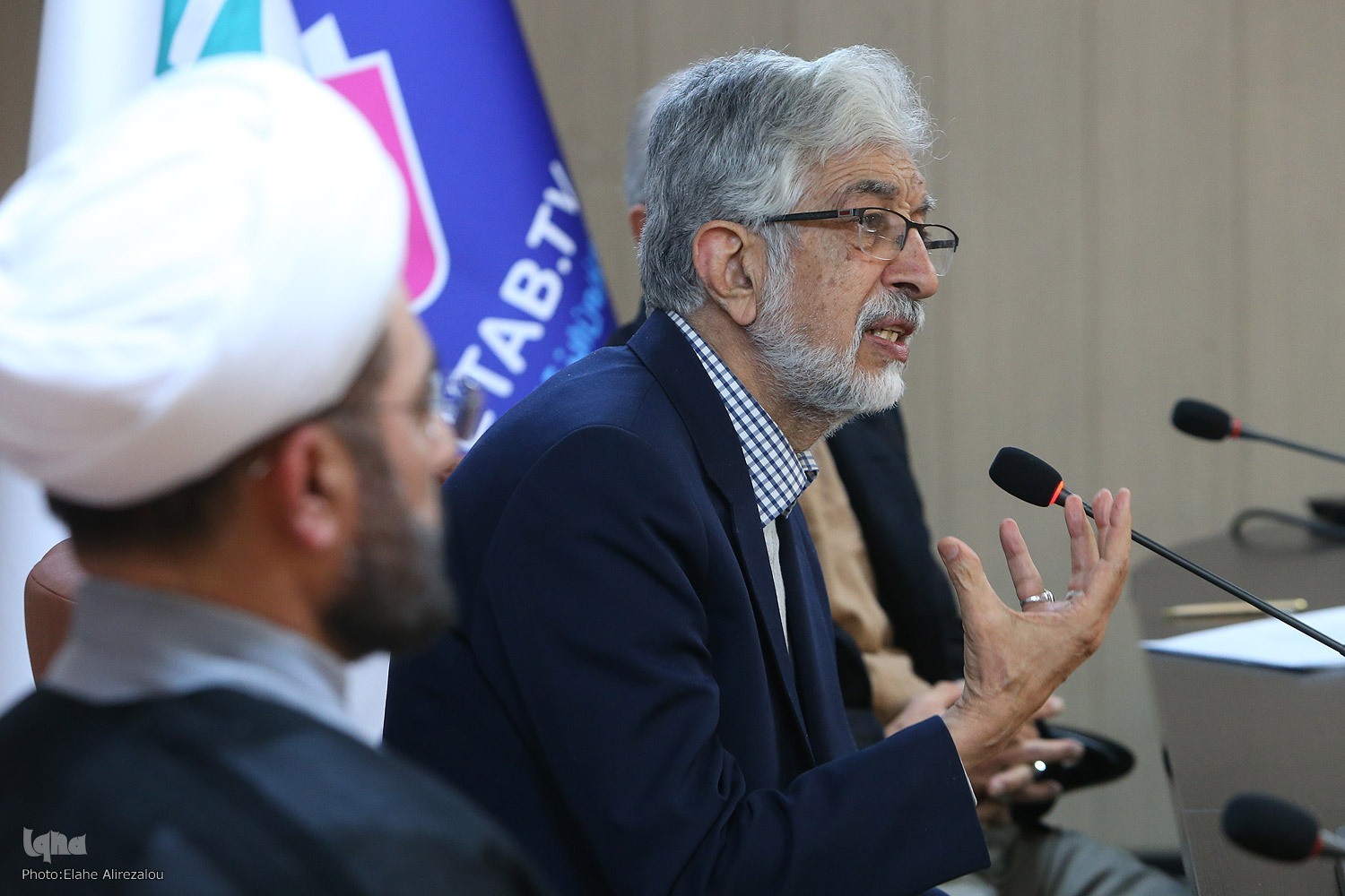 آشنایی مردم با قرآن، اولین قدم برای معرفی اسلام است آشنایی مردم با قرآن، اولین قدم برای معرفی اسلام است