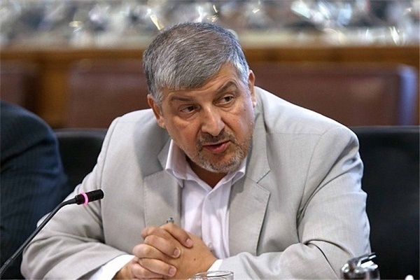 منصور حقیقت‌پور، کارشناس مسائل سیاسی و نایب رئیس کمیسیون امنیت ملی و سیاست خارجی در مجلس دهم