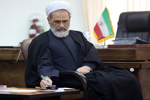 ارسال/ نامه تبریک آیت‌الله اعرافی به ۸۰ نفر از رهبران مسیحی دنیا