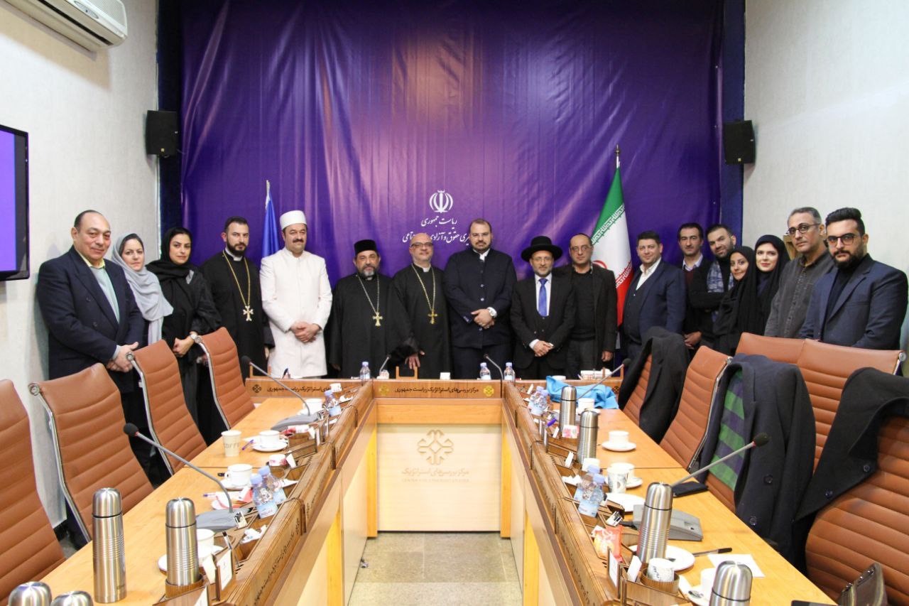 لزوم بازتاب زندگی مسالمت‌آمیز پیروان ادیان الهی در ایران