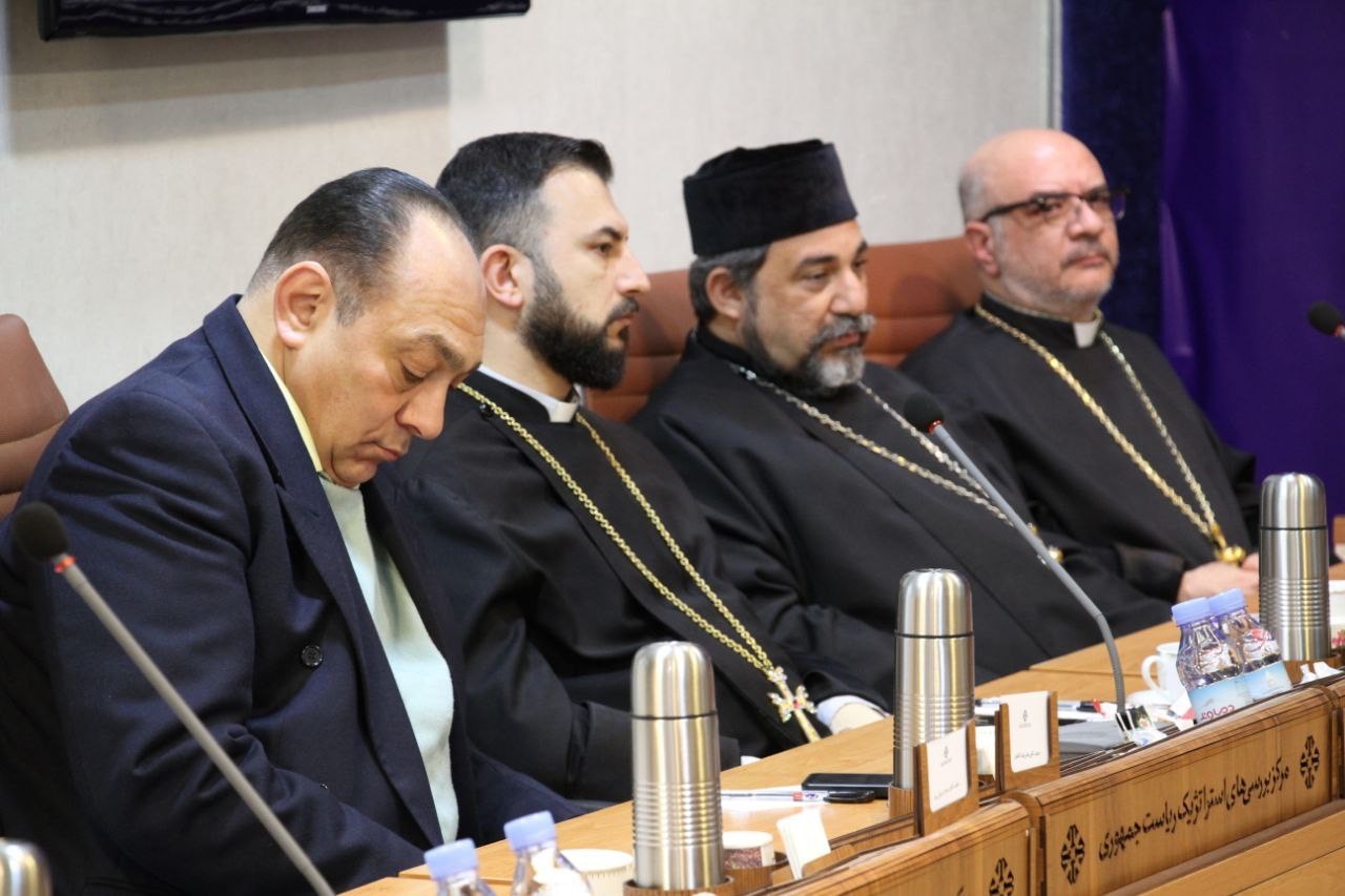 لزوم بازتاب زندگی مسالمت‌آمیز پیروان ادیان الهی در ایران