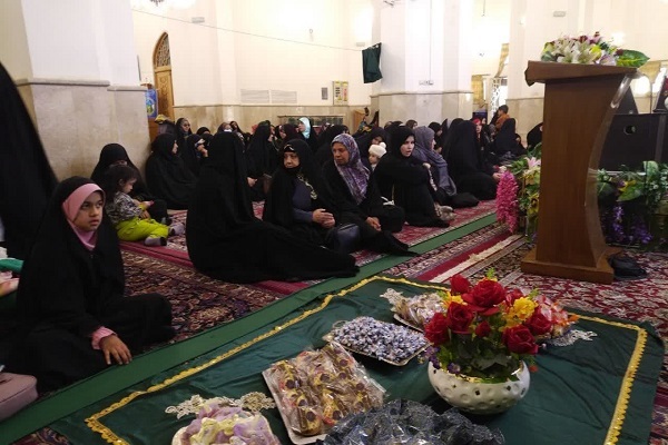 ویژه برنامه «نگین نبوت» با حضور زائران غیرایرانی برگزار شد