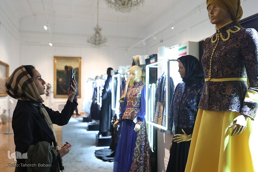 آشتی با تبلیغات مد و لباس به کمک هوش مصنوعی