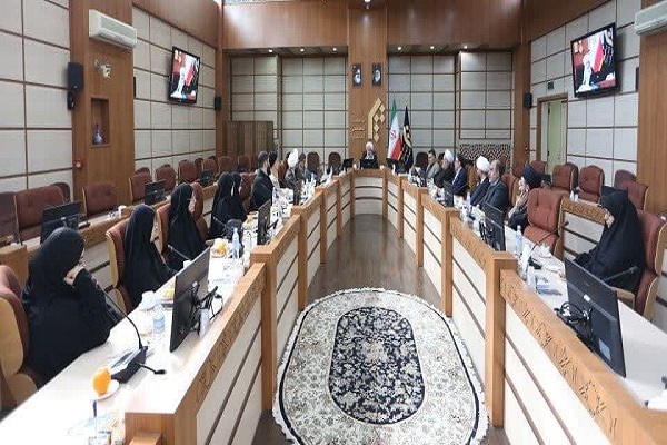 آشنایی جوانان و نسل جدید با واقعیت‌های جهان امری ضروری است