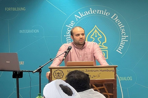 مدرسه زمستانی «مطالعات قرآنی در جهان معاصر» در هامبورگ برگزار شد مدرسه زمستانی «مطالعات قرآنی در جهان معاصر» در هامبورگ برگزار شد