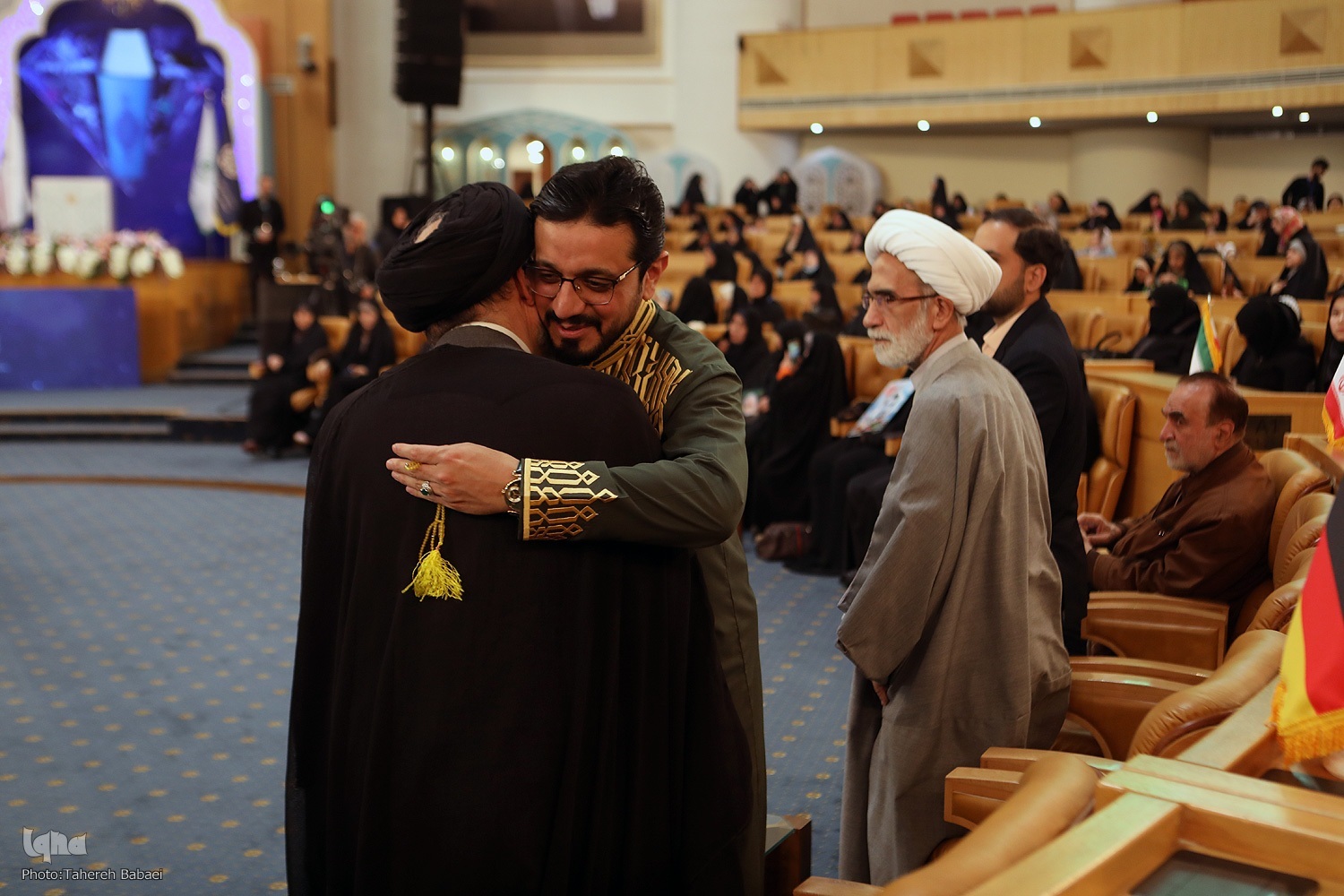 اوج هیجان در سالن اجلاس سران با تلاوت قاسم مقدمی / تحلیلی بر نور سالن مسابقات + فیلم اوج هیجان در سالن اجلاس سران با تلاوت قاسم مقدمی / تحلیلی بر نور سالن مسابقات + فیلم