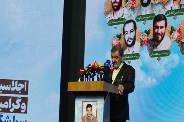 شهید باقری در عملیات فتح‌المبین کمک کرد تا ارتش و سپاه به یک تفاهم برسند و همین امر به پیروزی عملیات فتح المبین منجر شد. در عملیات طریق القدس نیز گوشه‌ایی دیگر از ذکاوت شهید باقری را شاهد هستیم.