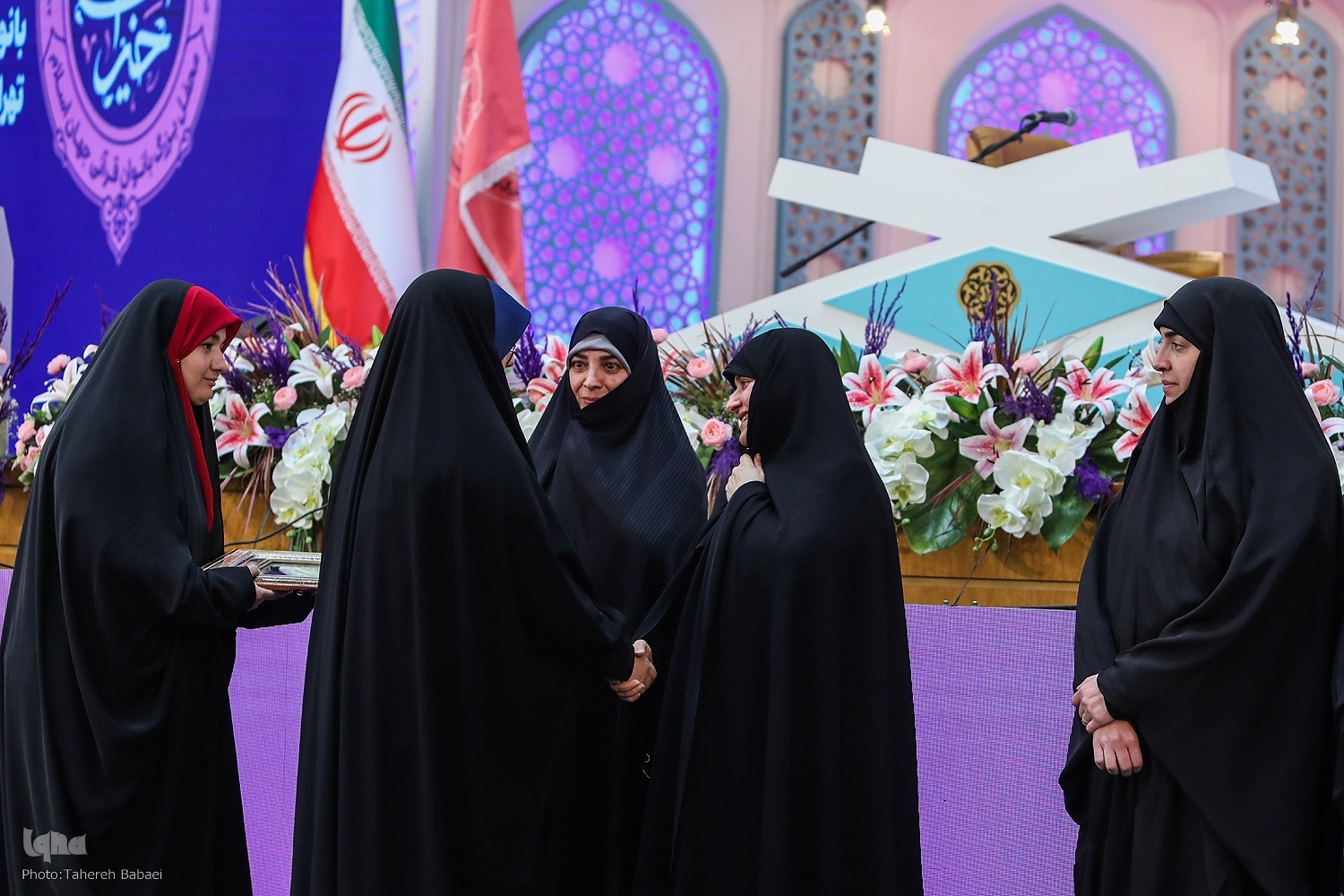 تجلیل از بانوان قرآنی در سومین محفل «خیرات حسان» تجلیل از بانوان قرآنی در سومین محفل «خیرات حسان»