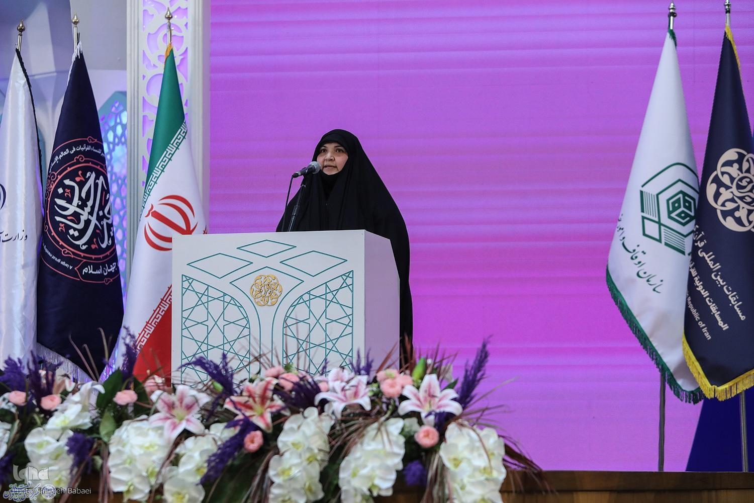 تجلیل از بانوان قرآنی در سومین محفل «خیرات حسان» تجلیل از بانوان قرآنی در سومین محفل «خیرات حسان»