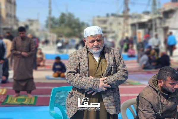 فیلم | برگزاری نماز جمعه بر روی ویرانه‌ها در جنوب غزه