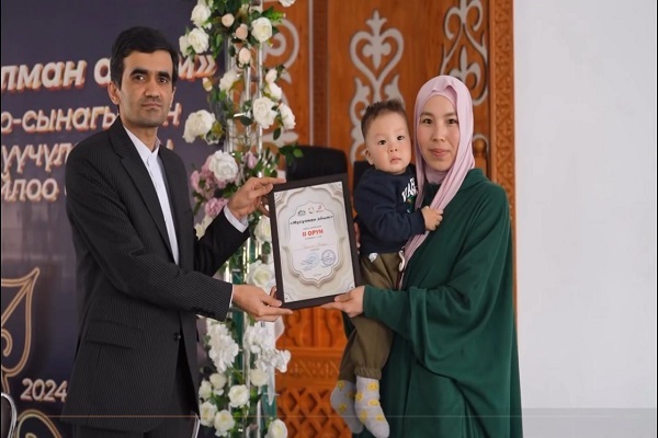 تجلیل از فعالان مجازی حوزه عفاف و حجاب در قرقیزستان تجلیل از فعالان مجازی حوزه عفاف و حجاب در قرقیزستان