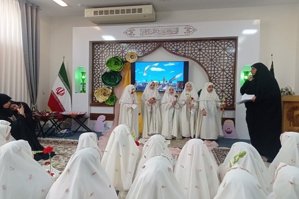 جشن تکلیف دختران عربزبان جهان اسلام در حرم رضوی برگزار شد جشن تکلیف دختران عربزبان جهان اسلام در حرم رضوی برگزار شد