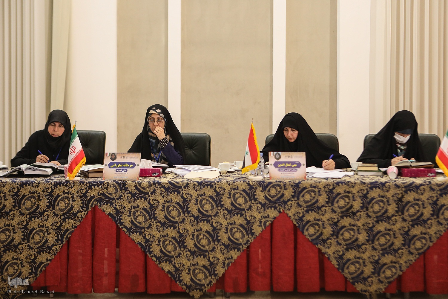 برای داشتن جامعه ای سالم باید از خود و خانواده خود شروع کنیم برای داشتن جامعه ای سالم باید از خود و خانواده خود شروع کنیم