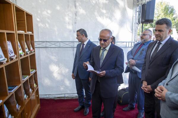 گشایش دومین نمایشگاه سالانه قرآن در دانشگاه کوفه + عکس