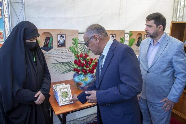 گشایش دومین نمایشگاه سالانه قرآن در دانشگاه کوفه + عکس