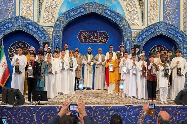 آیین سنتی «هل هلالک یا رمضان» در حرم مطهر رضوی برگزار میشود آیین سنتی «هل هلالک یا رمضان» در حرم مطهر رضوی برگزار میشود