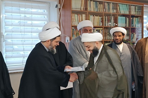 نخستین سمینار قرآنی روحانیون آلمان، هلند و بلژیک در هامبورگ برگزار شد نخستین سمینار قرآنی روحانیون آلمان، هلند و بلژیک در هامبورگ برگزار شد