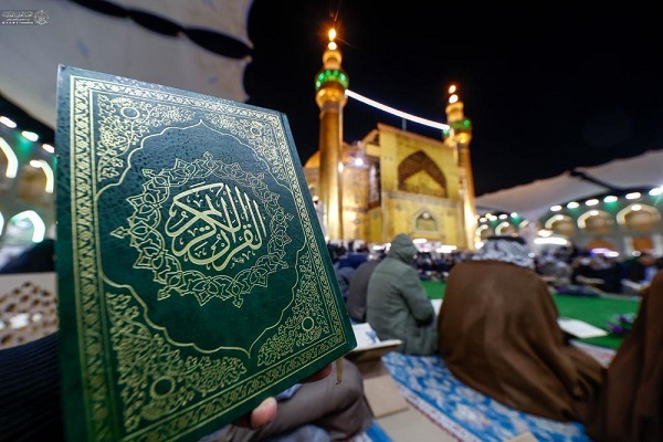 تلاوت قرآن کریم در حرم امام علی (ع) + عکس