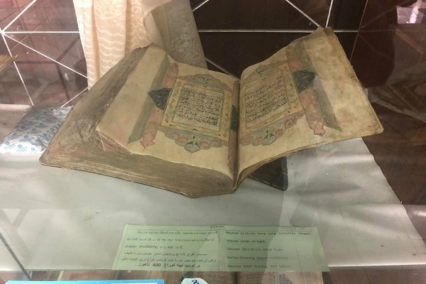 بازدید نخست وزیر تالیند مرکز نگهداری از آثار اسلامی و موزه قرآنی + عکس بازدید نخست وزیر تالیند مرکز نگهداری از آثار اسلامی و موزه قرآنی + عکس