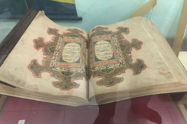 بازدید نخست وزیر تالیند مرکز نگهداری از آثار اسلامی و موزه قرآنی + عکس بازدید نخست وزیر تالیند مرکز نگهداری از آثار اسلامی و موزه قرآنی + عکس