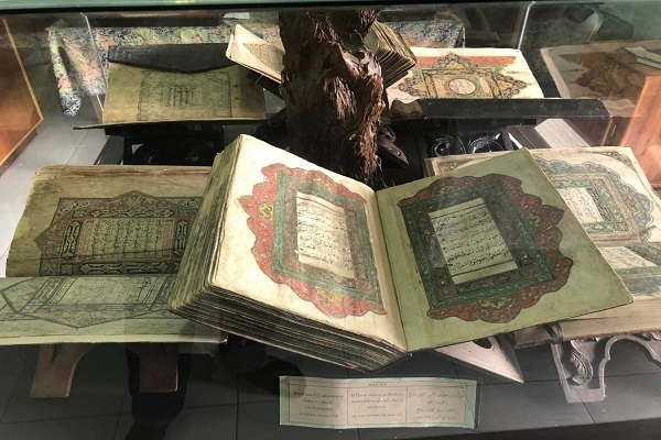 بازدید نخست وزیر تالیند مرکز نگهداری از آثار اسلامی و موزه قرآنی + عکس بازدید نخست وزیر تالیند مرکز نگهداری از آثار اسلامی و موزه قرآنی + عکس