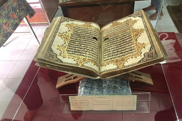 بازدید نخست وزیر تالیند مرکز نگهداری از آثار اسلامی و موزه قرآنی + عکس بازدید نخست وزیر تالیند مرکز نگهداری از آثار اسلامی و موزه قرآنی + عکس