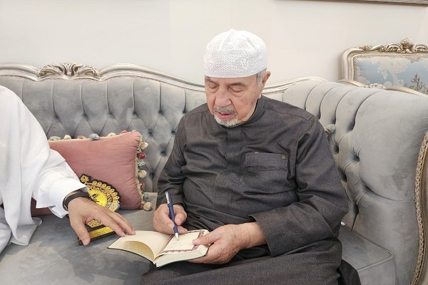 انتخاب «عثمان طه» به عنوان چهره قرآنی سال از سوی آستان حسینی