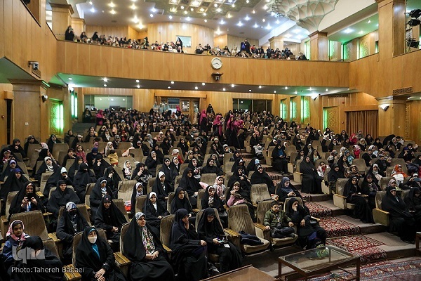 استقبال بانوان از جشن «موجود موعود» در تالار شیخ‌ صدوق