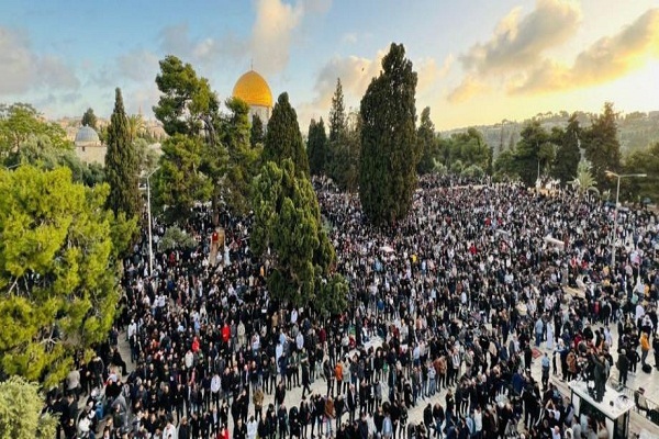 مشارکت 120 هزار فلسطینی در نماز عید فطر مسجدالاقصی + عکس مشارکت 120 هزار فلسطینی در نماز عید فطر مسجدالاقصی + عکس