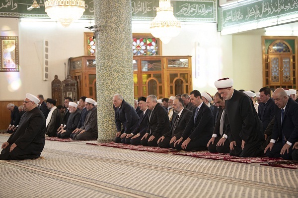حضور بشار اسد در نماز عید فطر دمشق + عکس حضور بشار اسد در نماز عید فطر دمشق + عکس