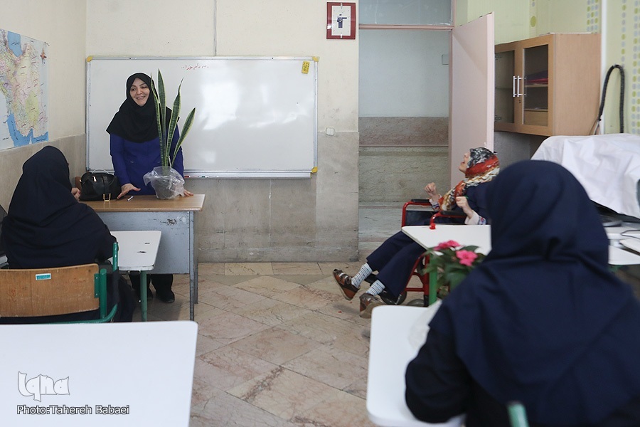 معلمی مادرانه در مدرسه استثنایی