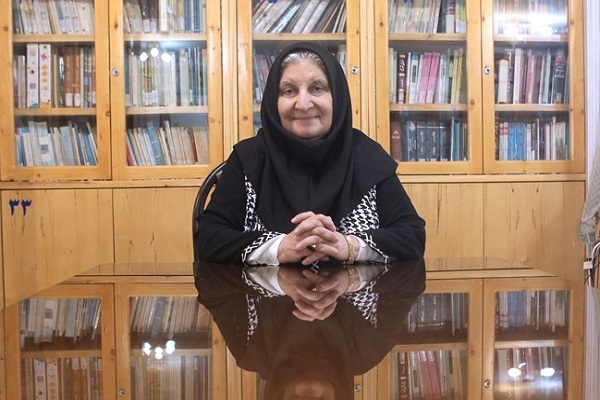 نوش آفرین انصاری